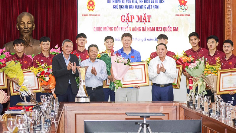 U23 Việt Nam được Thủ tướng tặng bằng khen, nhận thưởng lớn từ Ủy ban Olympic - Ảnh 1