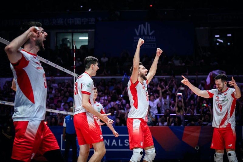 Đội tuyển bóng chuyền nam số 1 thế giới vô địch Volleyball Nations League 2025 theo cách không tưởng - Ảnh 1