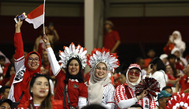 Indonesia tiếp tục bị FIFA trừng phạt vì CĐV làm loạn - Ảnh 2
