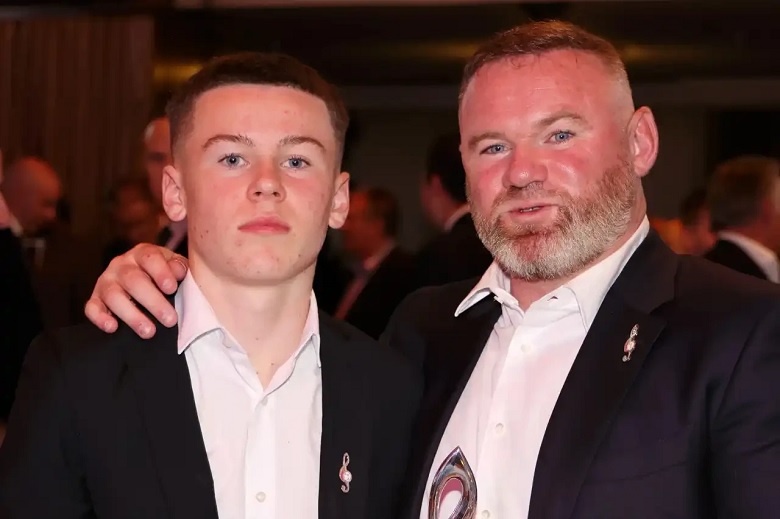 Con trai Rooney gây sốt, mới 15 tuổi đã chơi cho U19 MU - Ảnh 2