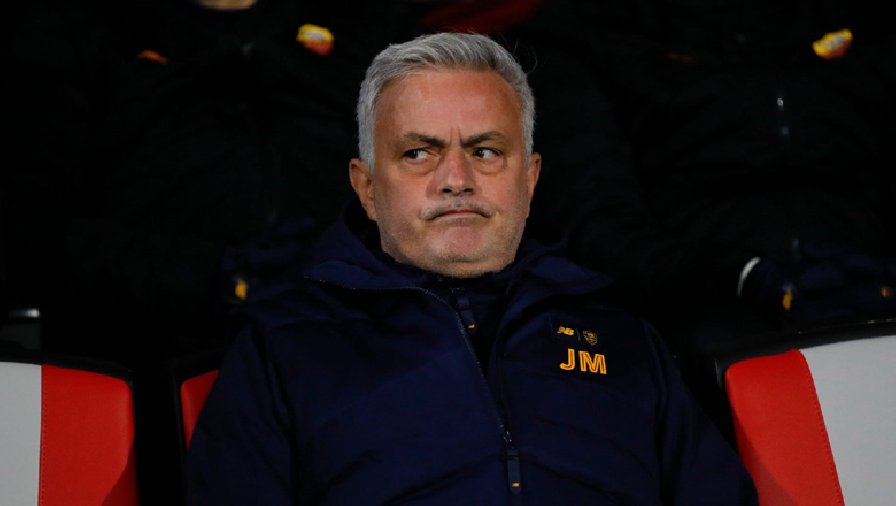 HLV Mourinho lần thứ 5 nhận thẻ đỏ, AS Roma thua sốc đội bét bảng Serie A