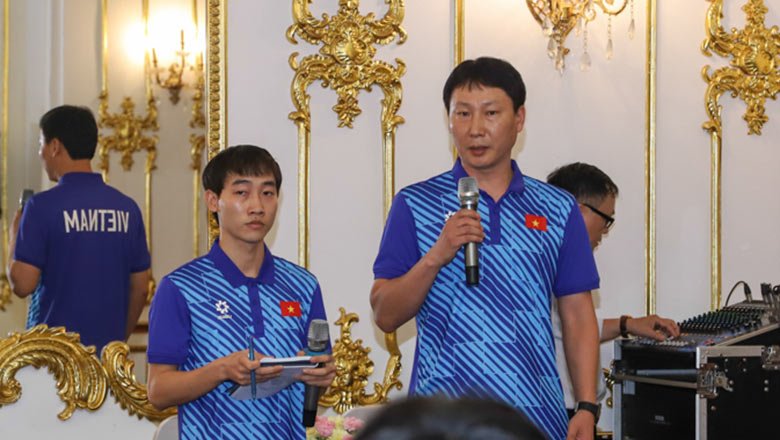 HLV Kim Sang Sik: Hy vọng các cầu thủ sẽ tin tưởng tôi và ban huấn luyện