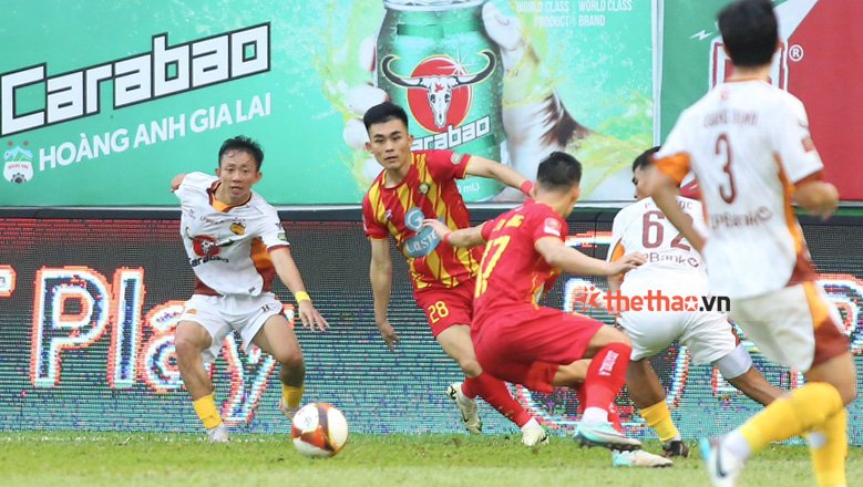 Sau vòng 22 V.League 2023/24: Khánh Hòa rớt hạng, nóng bỏng vị trí play-off