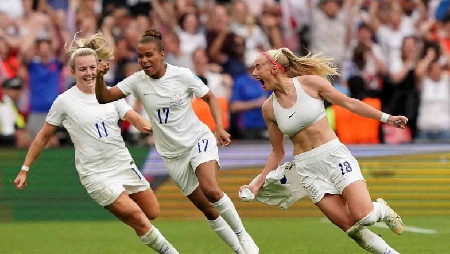 Nữ tuyển thủ Anh cởi áo ăn mừng chức vô địch EURO lần đầu tiên