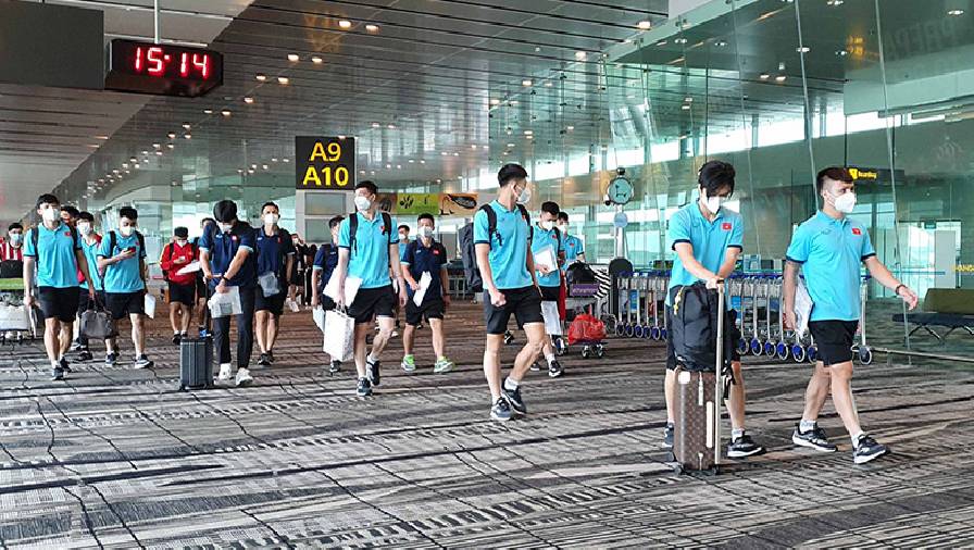 ĐT Việt Nam đặt chân đến Singapore, quyết tâm bảo vệ ngôi vương tại AFF Cup 2021