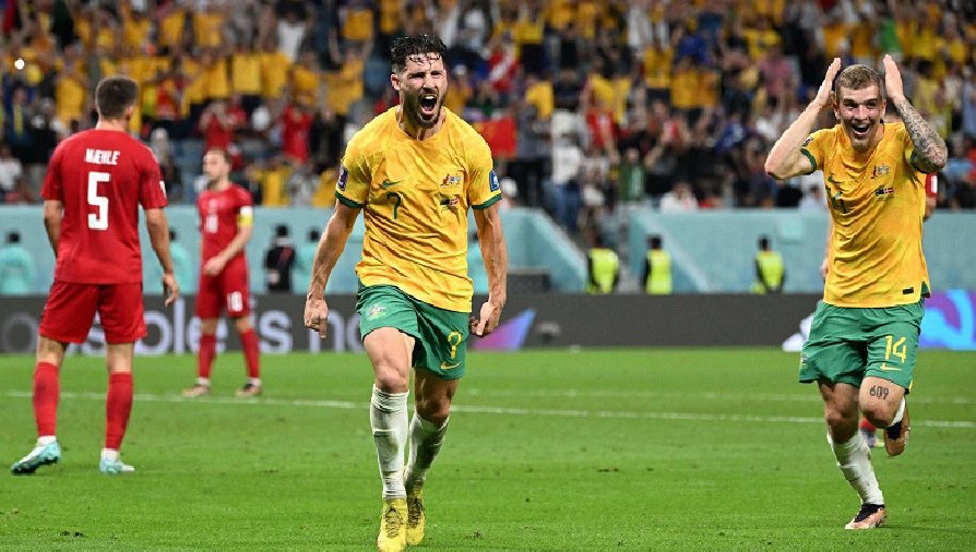 CĐV Australia ăn mừng cuồng nhiệt lúc 3 giờ sáng sau trận thắng Đan Mạch