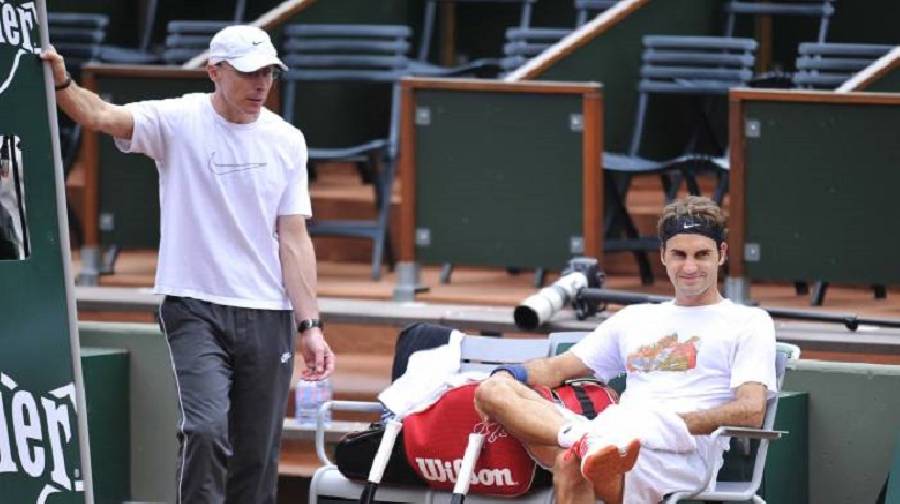 HLV tiết lộ bí quyết giúp 'Tàu tốc hành' Federer trở lại sau gần 1 năm vắng bóng