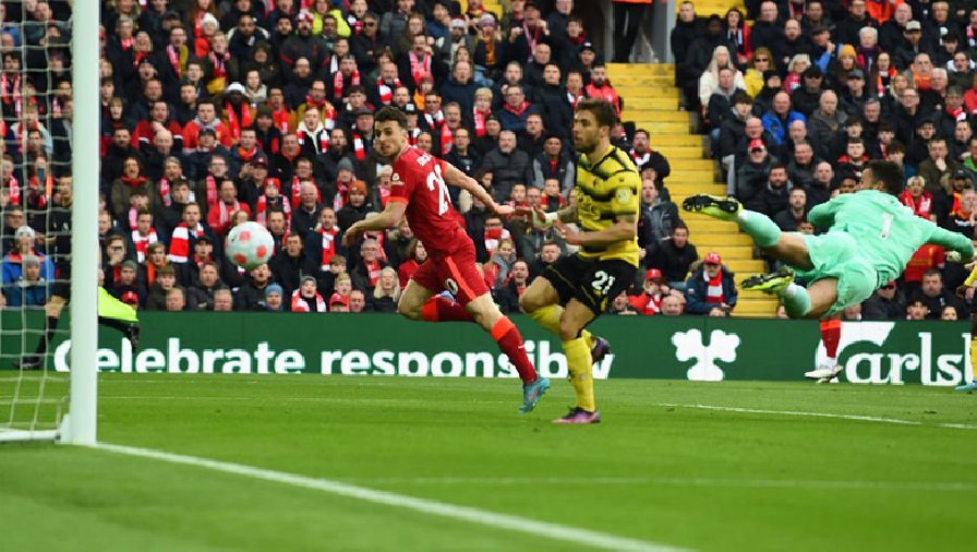 Liverpool thắng nhẹ Watford, tạm chiếm ngôi đầu Ngoại hạng Anh