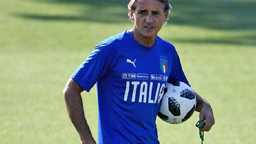 Mancini thảnh thơi chạy bộ, selfie cùng fan trước trận gặp Bỉ