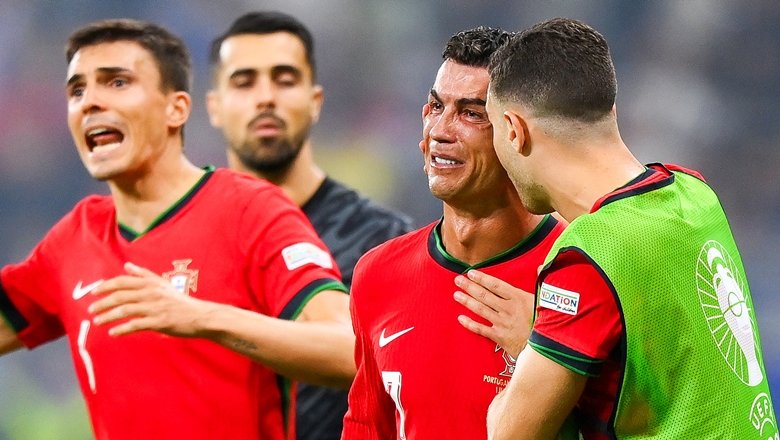 Đá hỏng phạt đền, Ronaldo khóc như mưa dù trận đấu chưa kết thúc