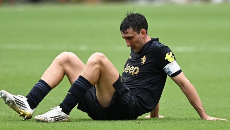 10 cầu thủ Juventus xin thay người vì kiệt sức