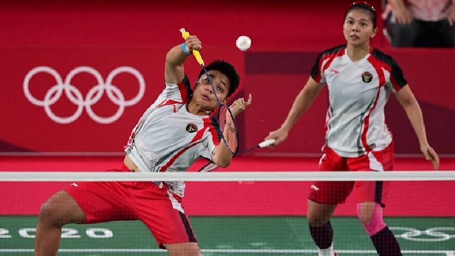 Thay vợt giữa chừng, bộ đôi Indonesia vẫn ăn điểm khó tin ở chung kết cầu lông đôi nữ Olympic Tokyo 2021