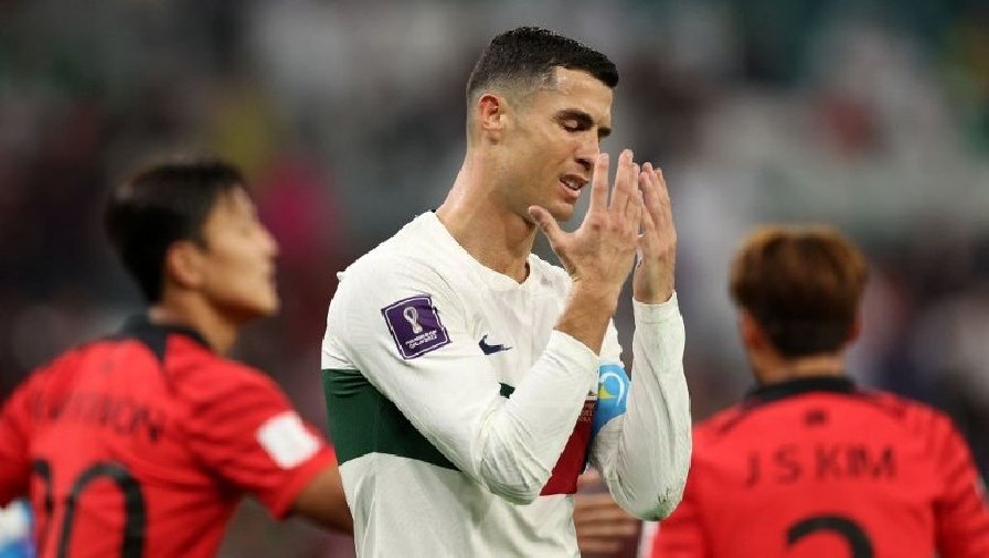 Ronaldo ‘hóa báo’ như Lukaku: Giúp đối thủ ghi bàn rồi bỏ lỡ cơ hội trước khung thành trống