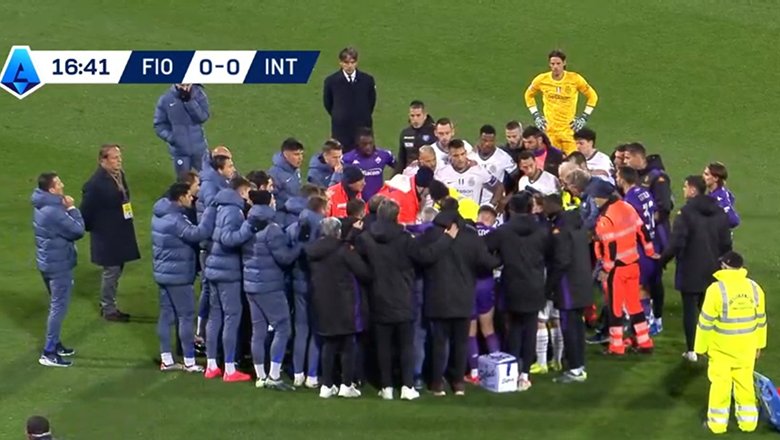 Trận Fiorentina - Inter Milan tạm hoãn vì cầu thủ đột quỵ trên sân