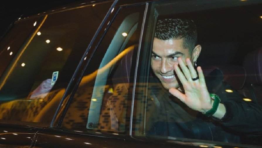 Ronaldo đặt chân đến Saudi Arabia, chuẩn bị kiểm tra y tế với Al Nassr