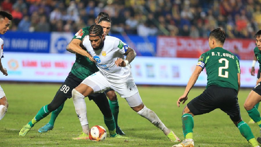 Kết quả bóng đá Nam Định vs TPHCM: Ngoại binh tỏa sáng phút 96, giữ 3 điểm ở lại Thiên Trường