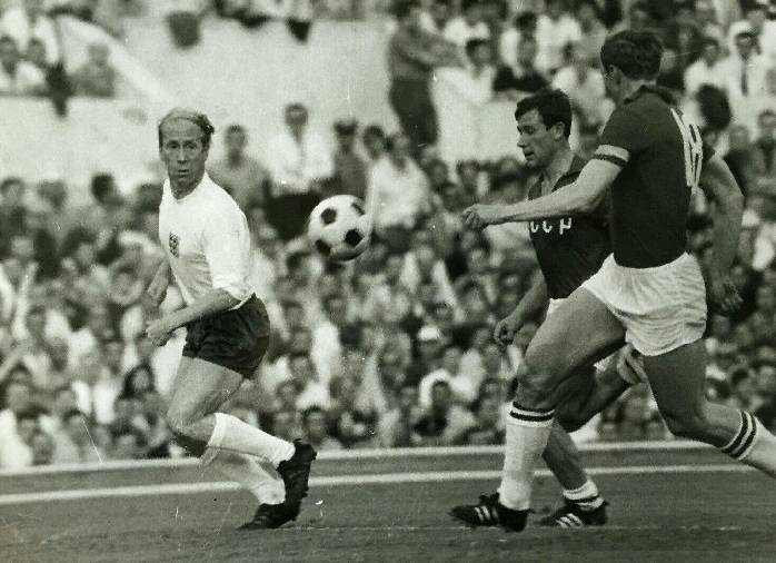 Kể chuyện EURO 1968: Nạn bạo lực quật ngã nhà vô địch thế giới