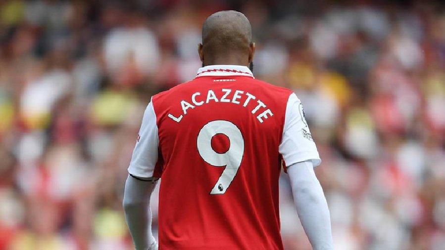 Lacazette chính thức rời Arsenal để trở lại đội bóng cũ