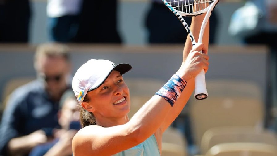 Swiatek san bằng chuỗi trận thắng của Serena Williams, vào chung kết Roland Garros