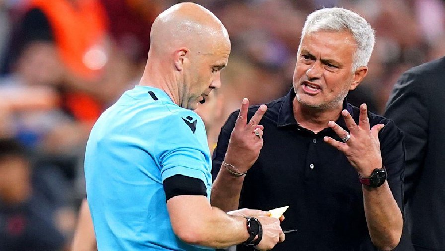 Jose Mourinho đối diện án phạt nặng từ UEFA vì lăng mạ trọng tài