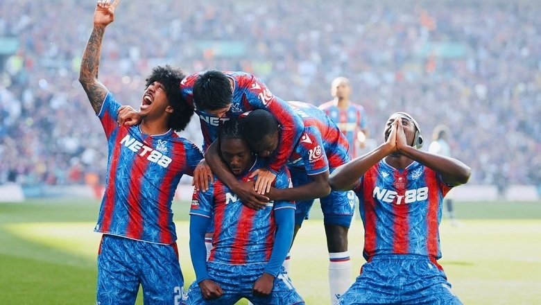 Crystal Palace đứng trước nguy cơ bị tước quyền tham dự Cúp C2 châu Âu