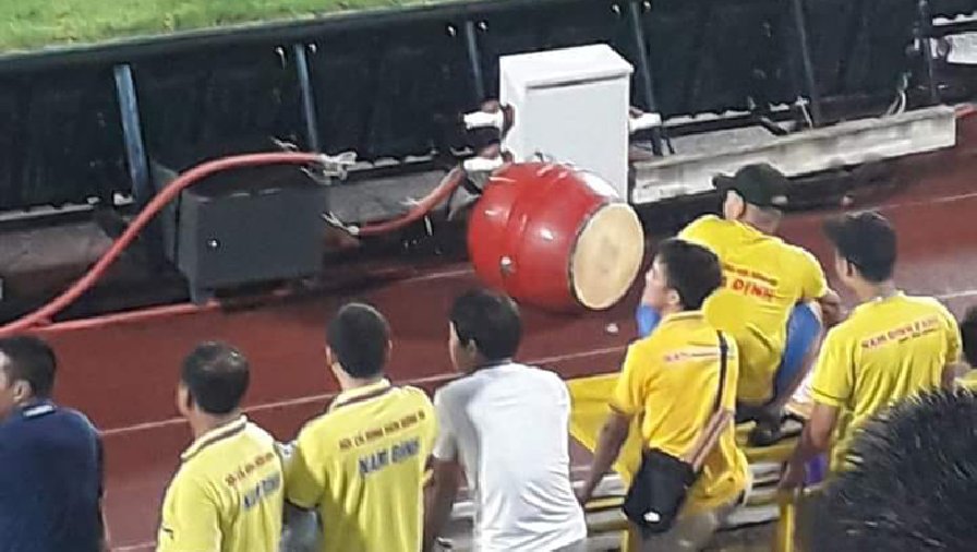 CĐV Nam Định đã làm những gì để phản đối CLB sau trận thua Công an Hà Nội?