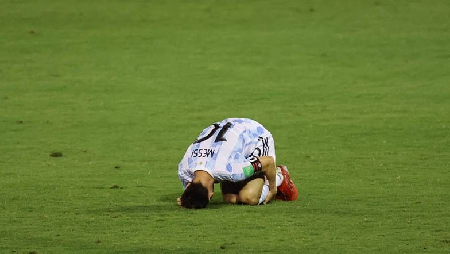 Messi suýt gãy chân khi về đá vòng loại World Cup 2022 cho Argentina
