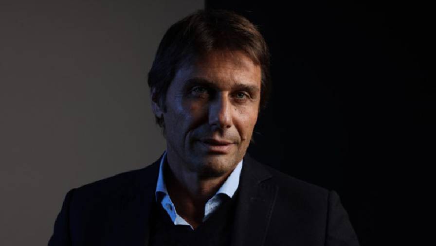 Conte nghiên cứu cả đêm cách quản lý phòng thay đồ của Mourinho