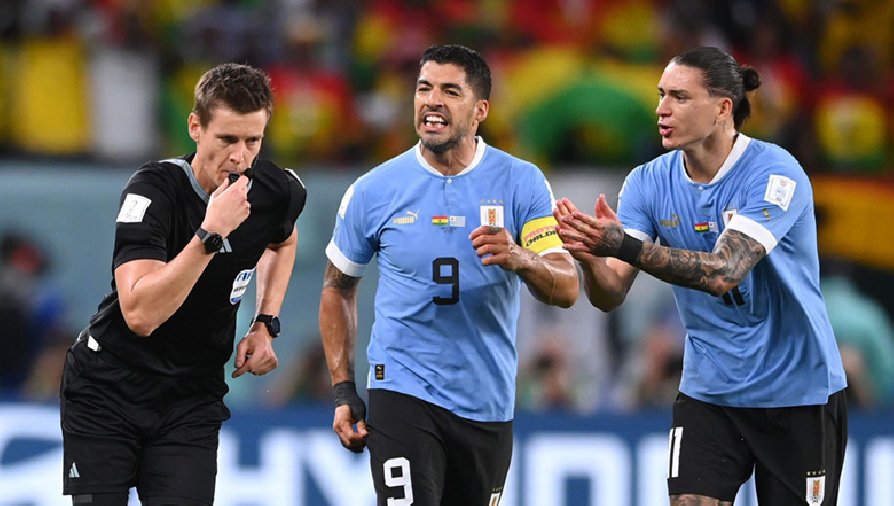 Suarez tố FIFA luôn tìm cách chèn ép ĐT Uruguay