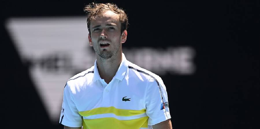Medvedev bỏ lỡ cơ hội 'vượt mặt' Nadal 