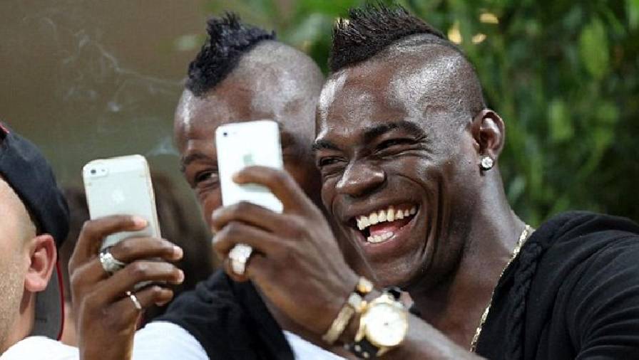 Balotelli: Tôi lên tuyển Italia thì cả đội phải quỳ xuống