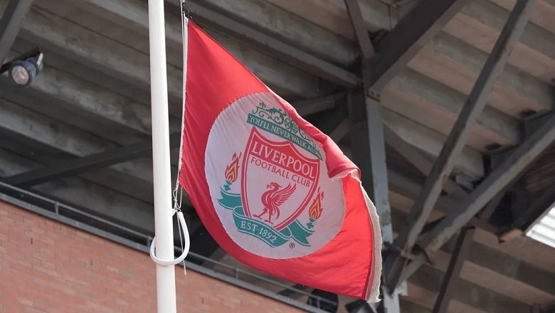 Liverpool dời lịch hội quân, cùng tiễn biệt người đồng đội xấu số
