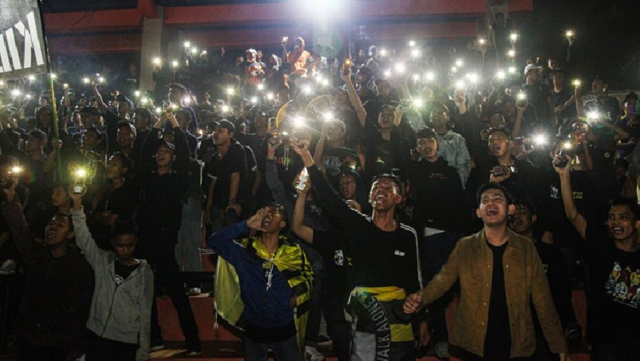 CLB giải hạng 2 Indonesia tổ chức buổi lễ tưởng niệm nạn nhân vụ bạo loạn