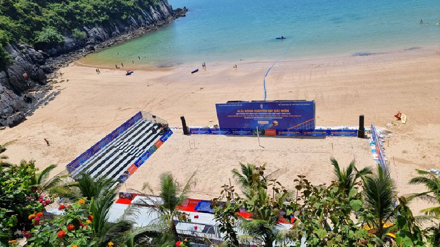 Bóng chuyền bãi biển nữ Việt Nam tham dự giải Hải Phòng mở rộng tranh Cúp FLamingo
