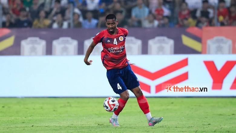 Cao Pendant Quang Vinh ghi bàn đầu tiên ở V.League, CAHN đại thắng Quảng Nam