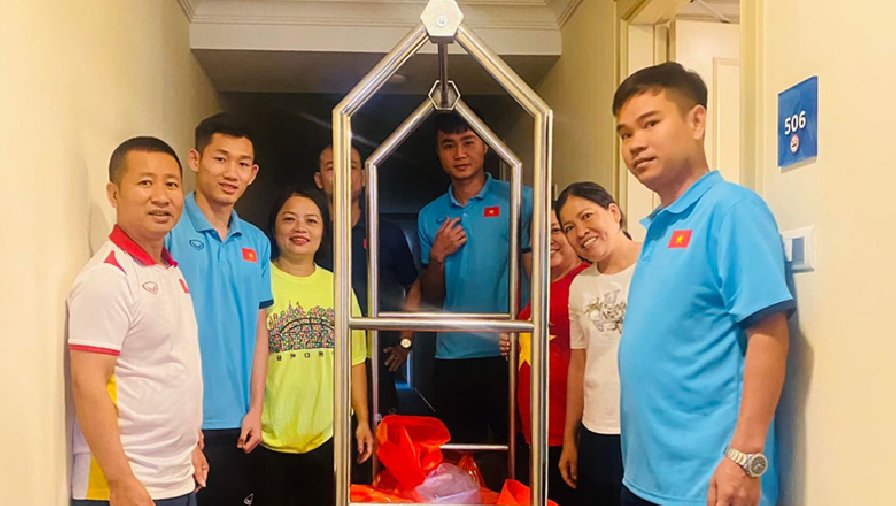 U23 Việt Nam được tiếp tế bánh chưng, mắm tép tại Uzbekistan