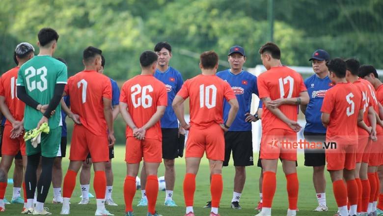 ĐT Việt Nam đổi lịch tập, 5 ngôi sao bất ngờ vắng mặt trước ngày sang Malaysia