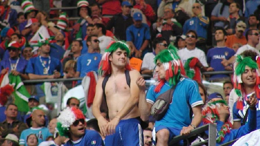 Anh trả đũa Italia vụ cấm khán giả vào sân xem tứ kết EURO