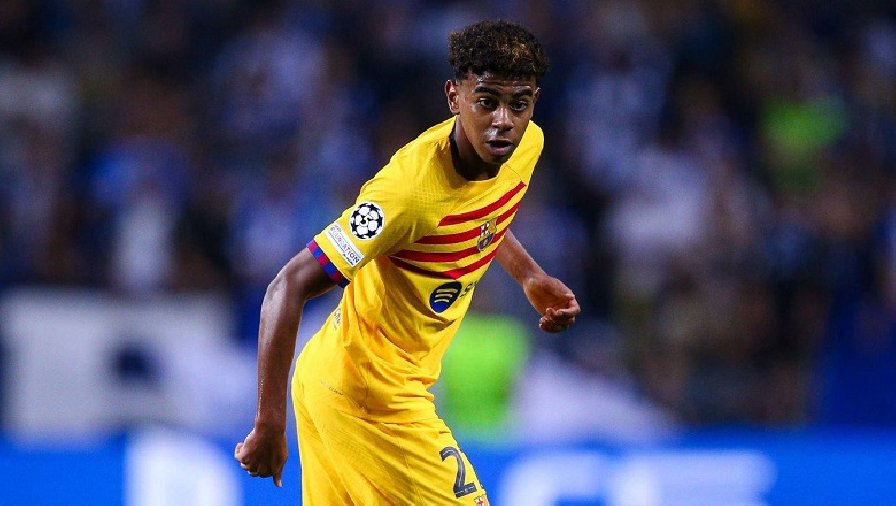 Thần đồng 16 tuổi của Barcelona rời sân sớm trong ngày ghi danh sử sách để… đi toilet
