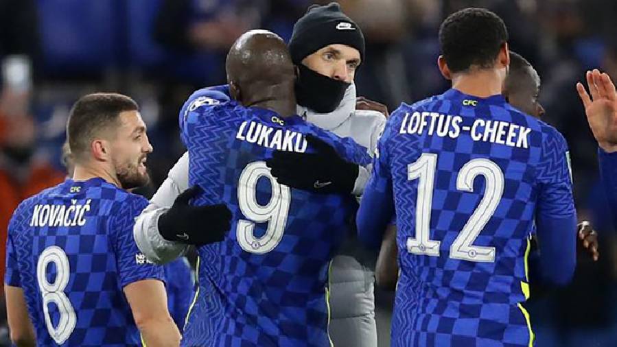 Lukaku trở lại đội hình xuất phát của Chelsea, ôm HLV Tuchel như chưa có gì xảy ra