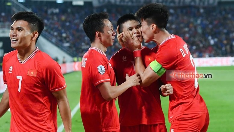 ĐT Việt Nam được FIFA tán dương: Nhà vô địch trong lòng người hâm mộ