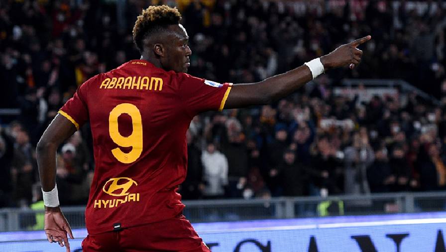 Abraham cán mốc 20 bàn, AS Roma vào Top 5 Serie A