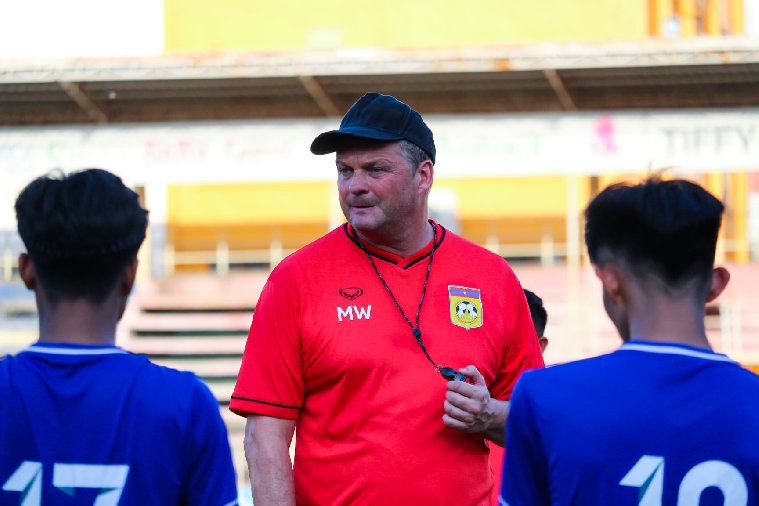 HLV U23 Lào muốn bắt kịp trình độ bóng đá Việt Nam và Thái Lan