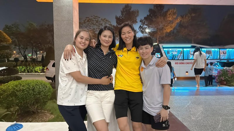 Huyền thoại bóng chuyền Kim Huệ bất ngờ về chung đội với Bích Tuyền