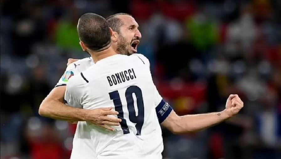 Mancini: Có bịt mắt Chiellini và Bonucci, họ vẫn đá ăn ý