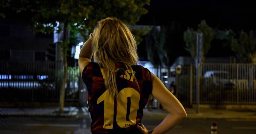 Chia tay Messi, CĐV Barca thức trắng đêm gào khóc trong tuyệt vọng