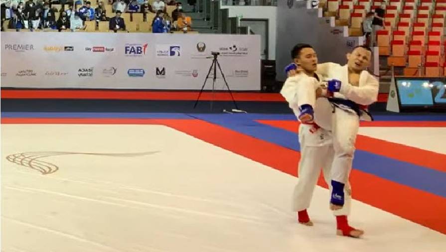 Giải Jiu Jitsu Thế giới 2021: Đào Hồng Sơn chấn thương nặng, được đối thủ bế ra ngoài sàn đấu