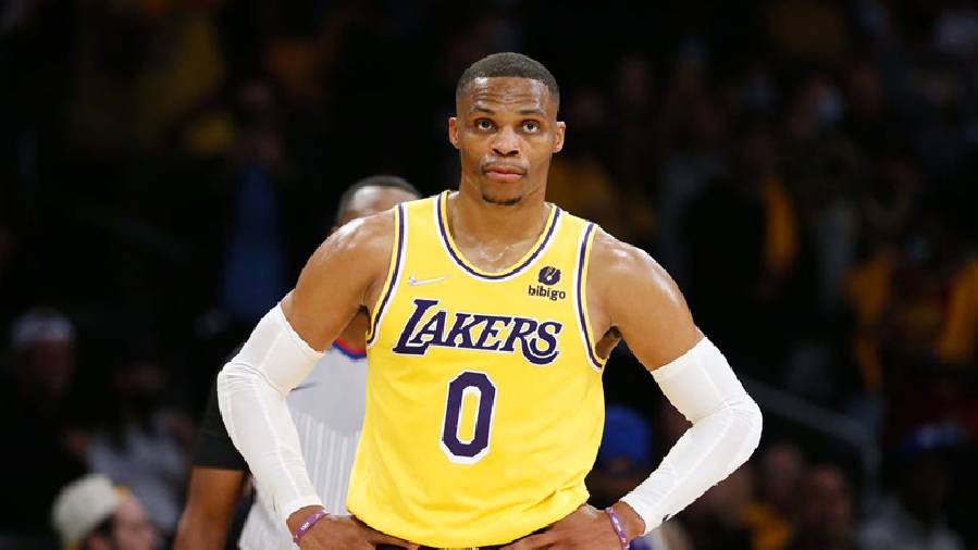 Westbrook bị fan Los Angeles Lakers chỉ trích tơi tả vì ném ẩu