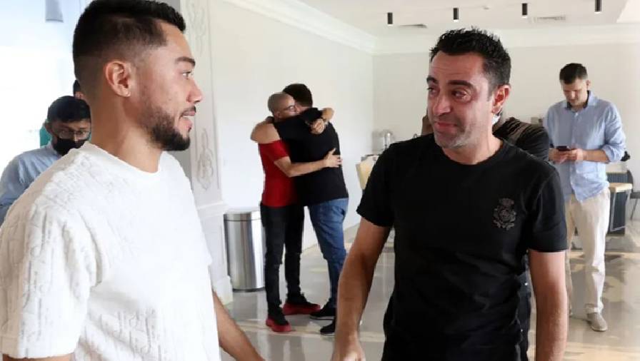 Xavi đẫm lệ chia tay Al Sadd trước ngày về Barca