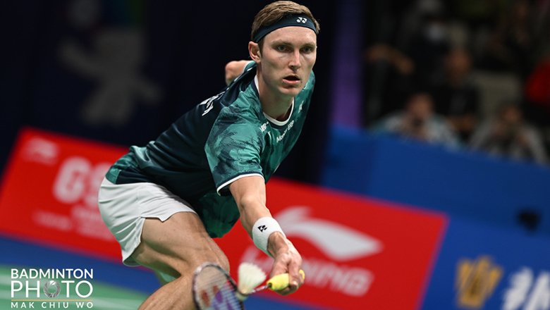 Viktor Axelsen bị loại sốc tại vòng 1 Malaysia Mở rộng 2025